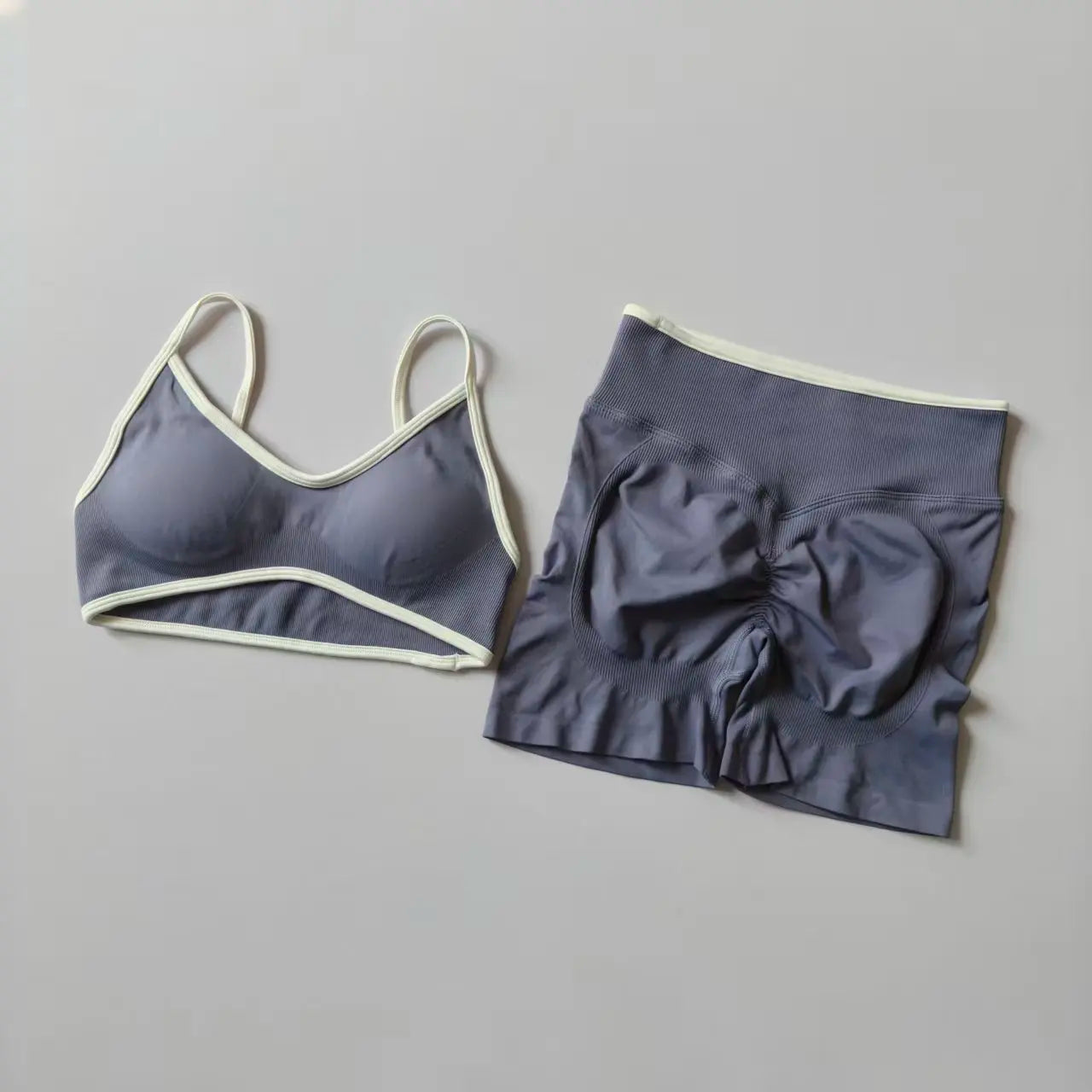 Seamless 2-Piece Yoga Set – Crop Top Sports Bra & High-Waist Shorts for Women