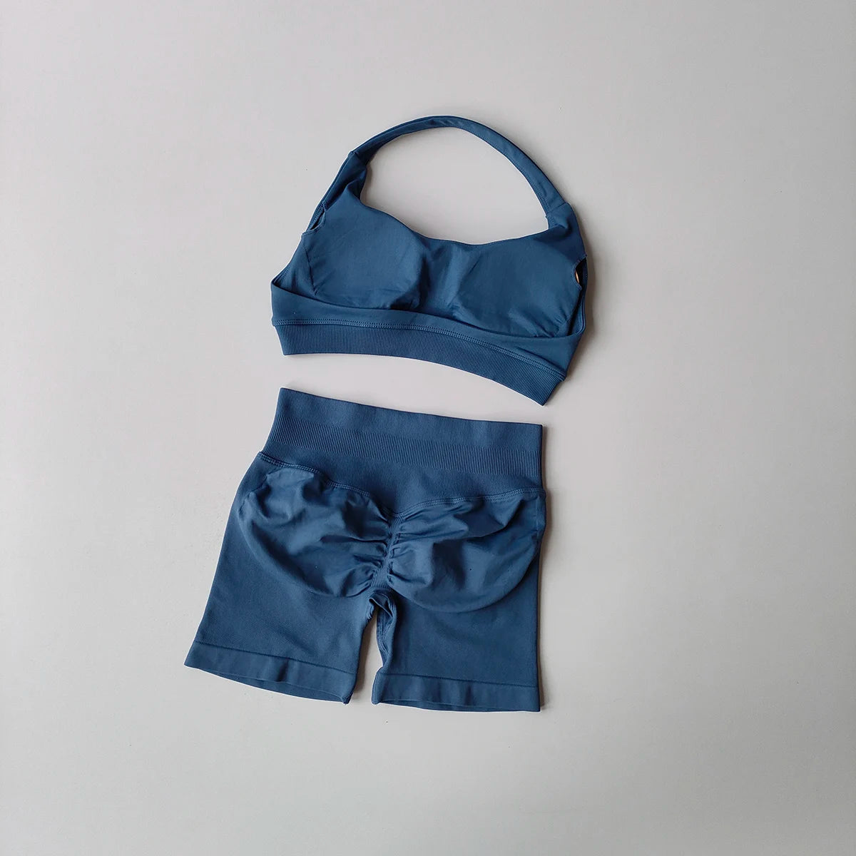 2-Piece Seamless Yoga Set – Women's Halter Sports Bra & Shorts