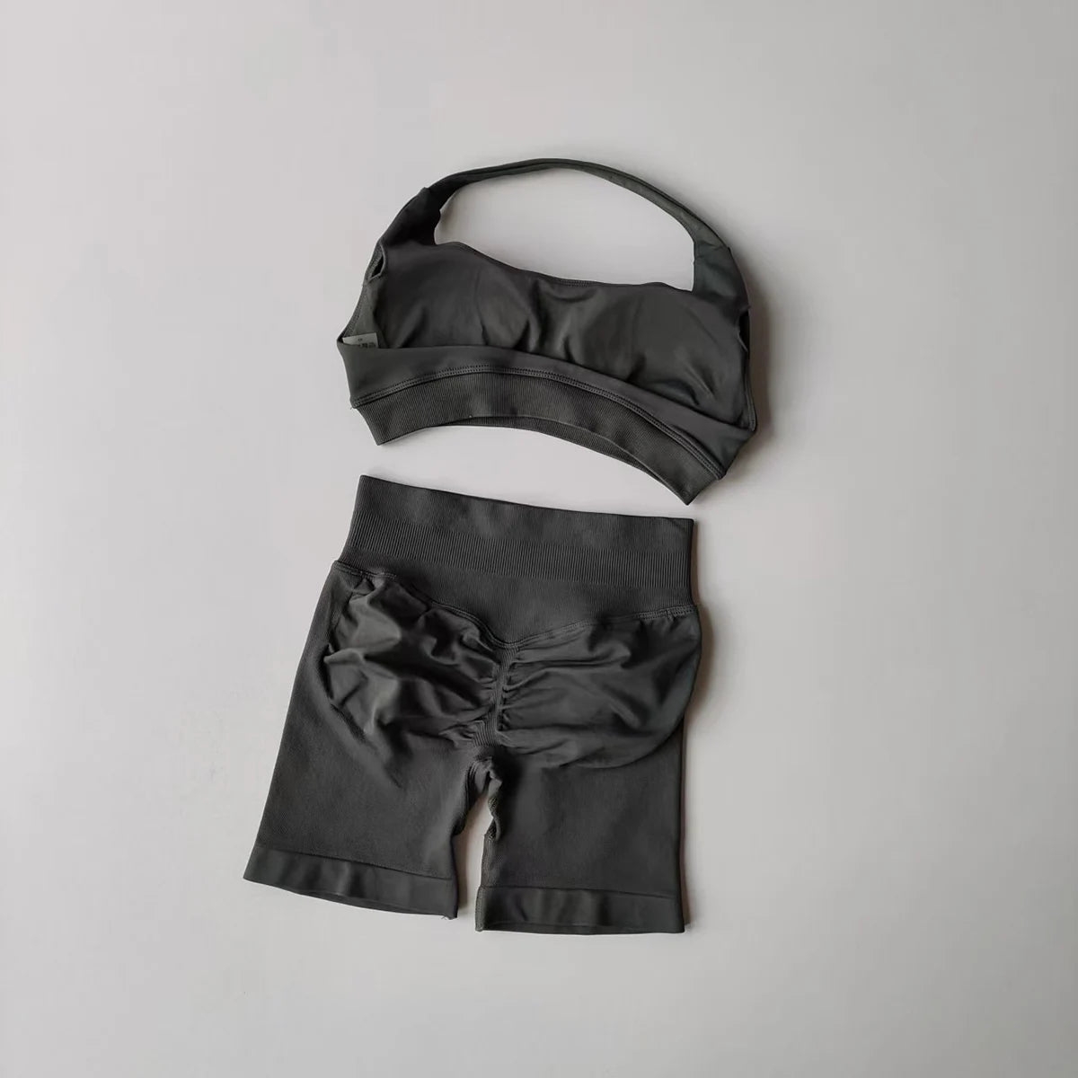 2-Piece Seamless Yoga Set – Women's Halter Sports Bra & Shorts