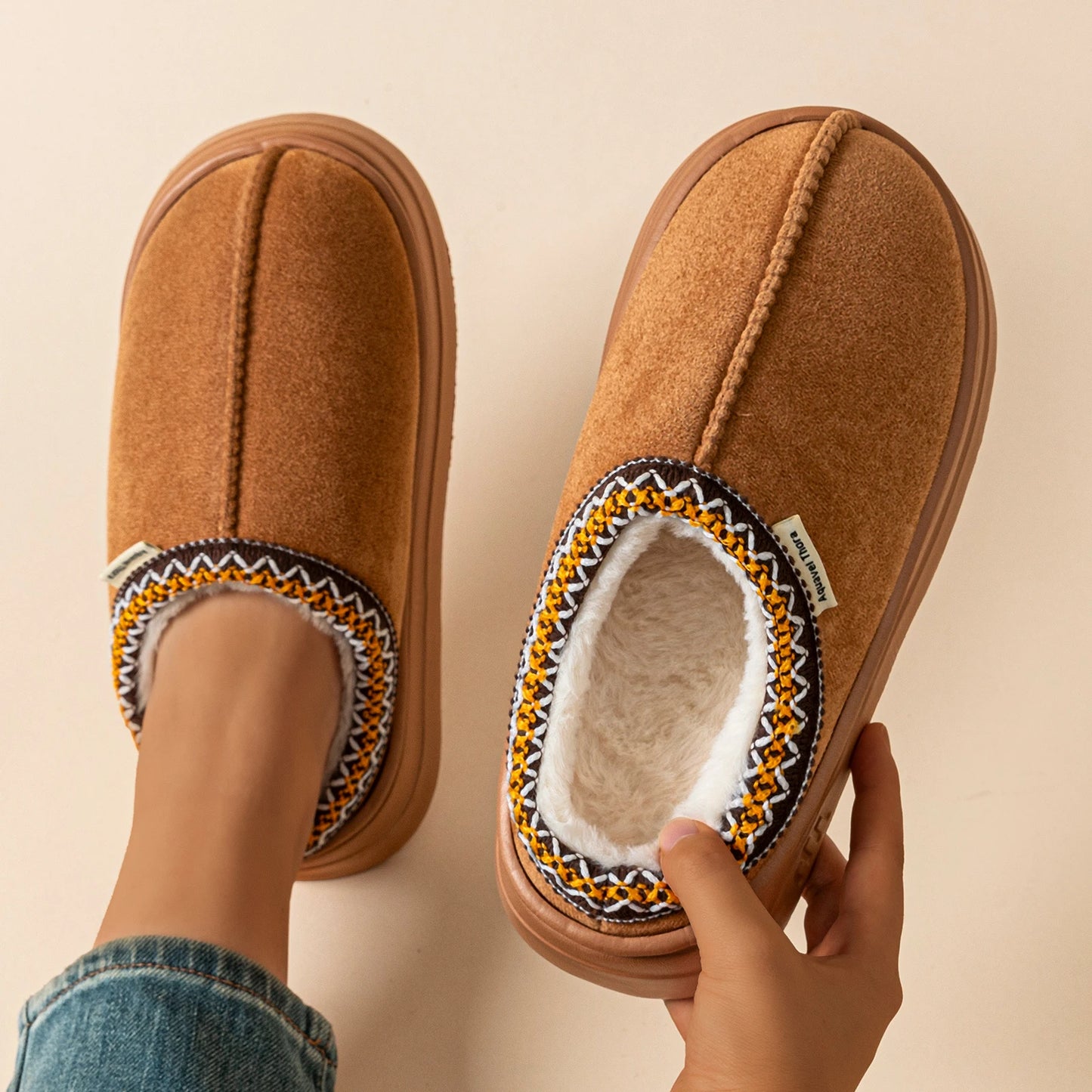 Fleece-Lined Slip-On Slippers – Cozy Indoor & Outdoor House Shoes