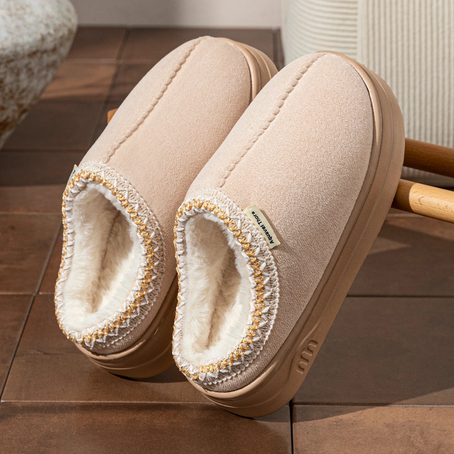 Fleece-Lined Slip-On Slippers – Cozy Indoor & Outdoor House Shoes