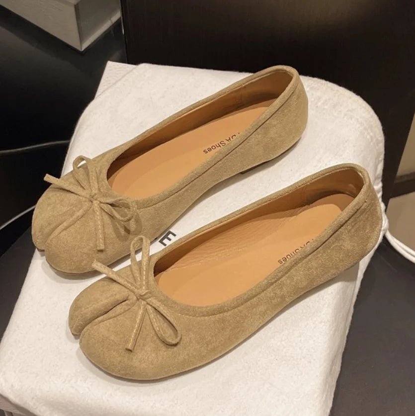 Split Toe Tabi Flat Loafers for Women – Soft Leather Mary Jane Flats