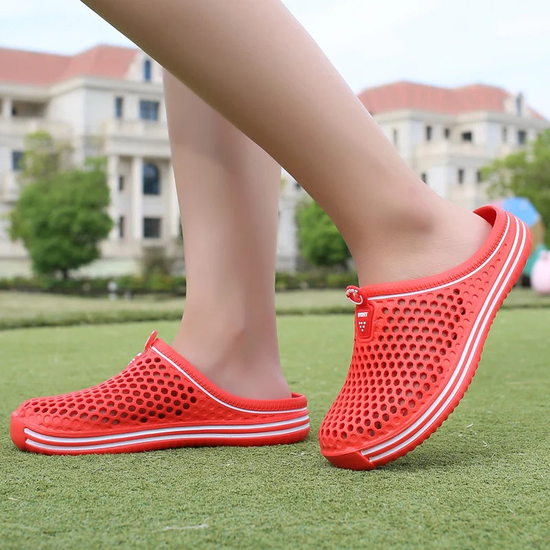 Hollow-Out Beach Clogs – Unisex Non-Slip Sandals Sizes 36–45