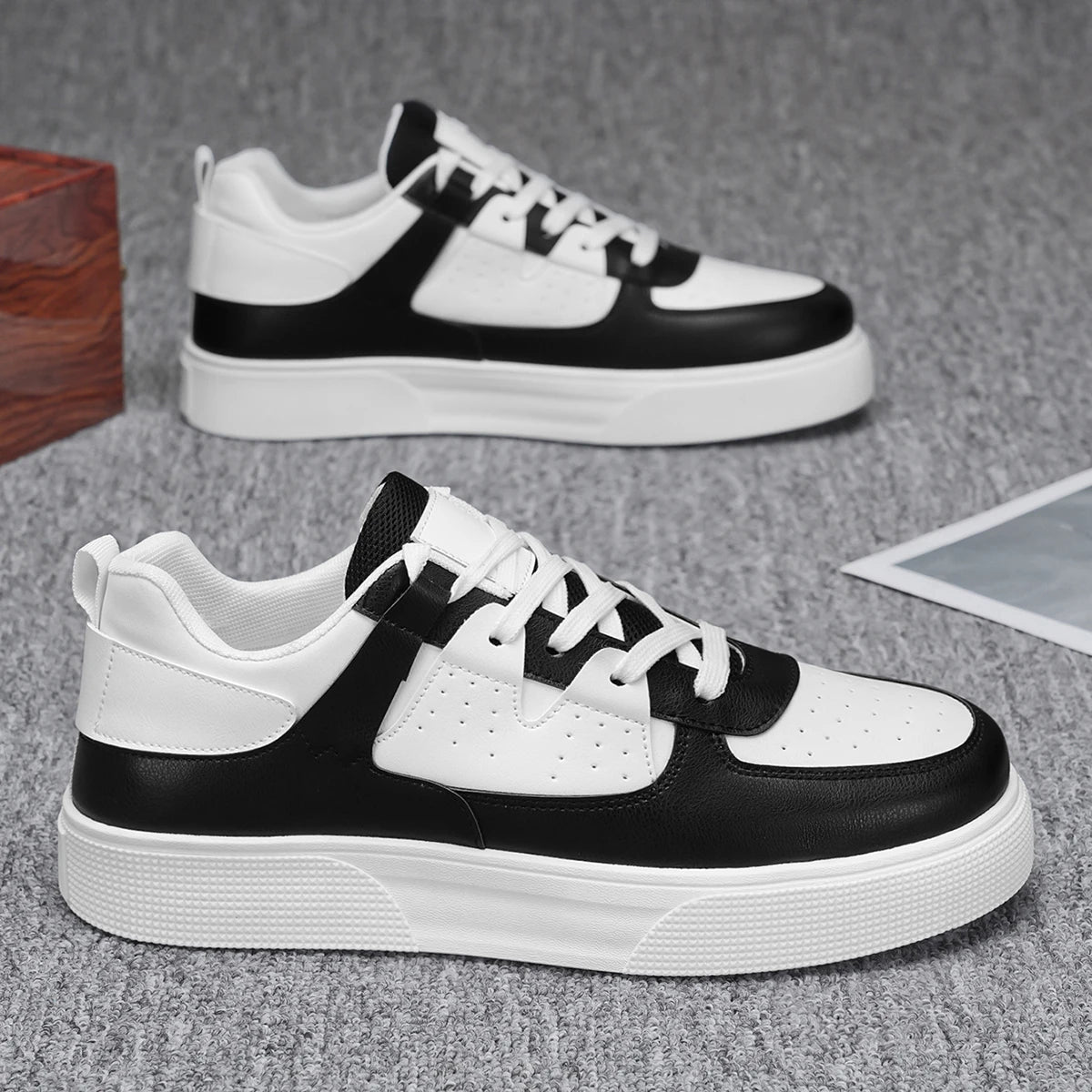 Men's Minimalist White Sneakers – Lightweight Casual Lace-Up
