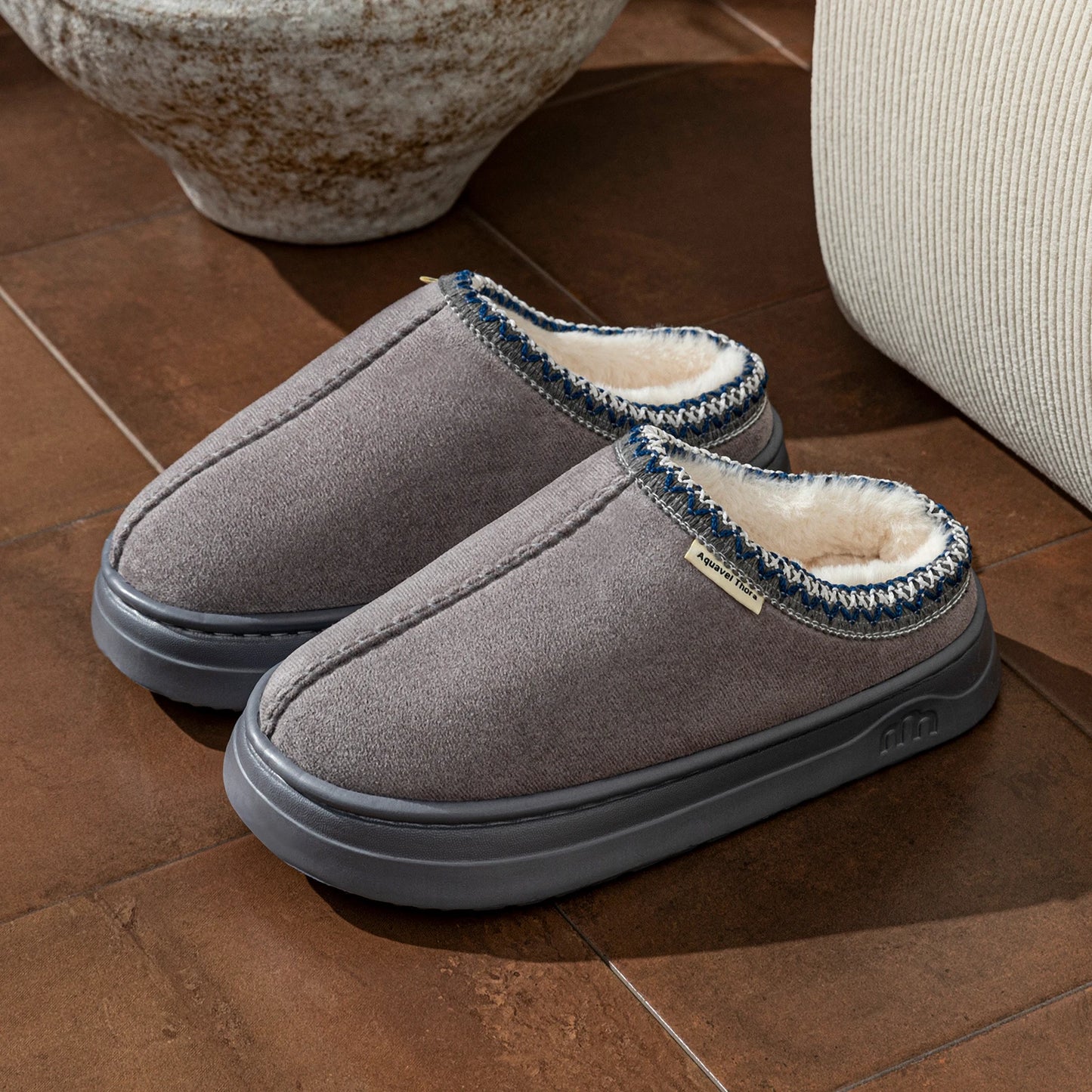 Fleece-Lined Slip-On Slippers – Cozy Indoor & Outdoor House Shoes
