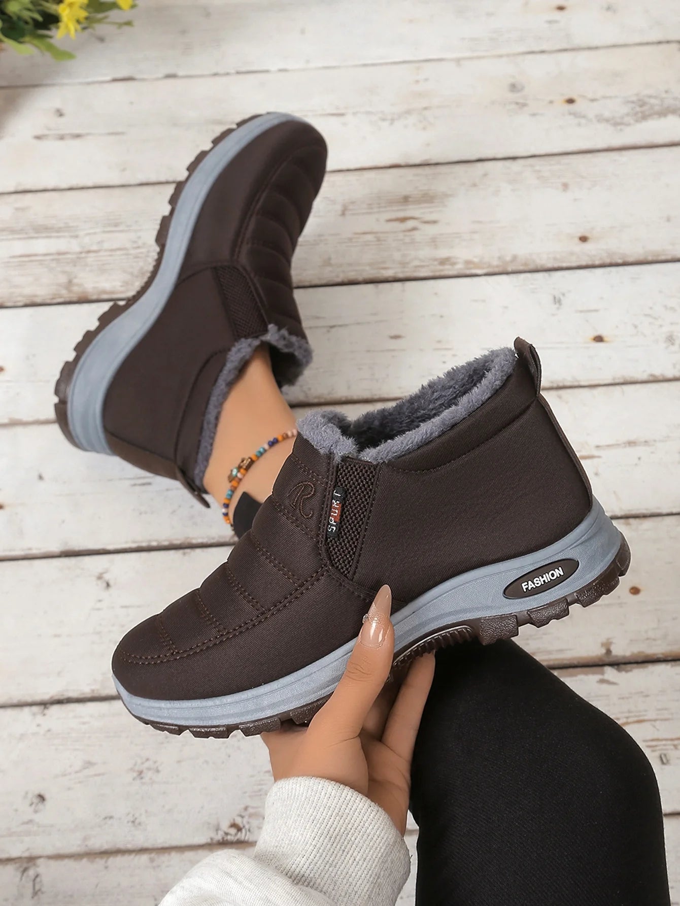 Women's Fleece-Lined Winter Snow Boots – Warm Mid-Top Zip