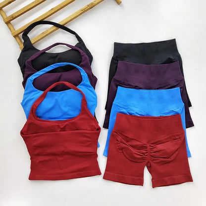 Seamless 2-Piece Gym Set – Women's Halter Sports Bra & Scrunch Shorts
