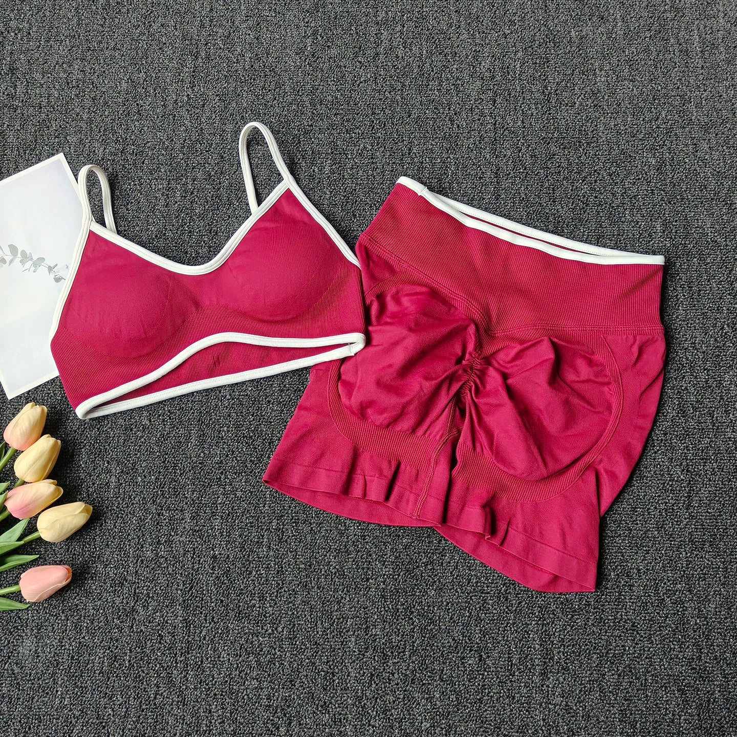 Seamless Yoga Set Women 2-Piece Sports Bra & Booty Shorts