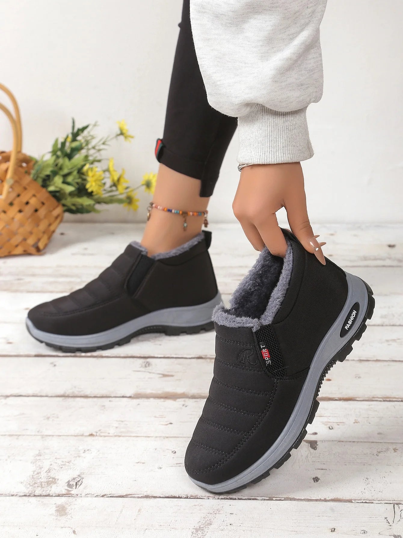 Women's Fleece-Lined Winter Snow Boots – Warm Mid-Top Zip