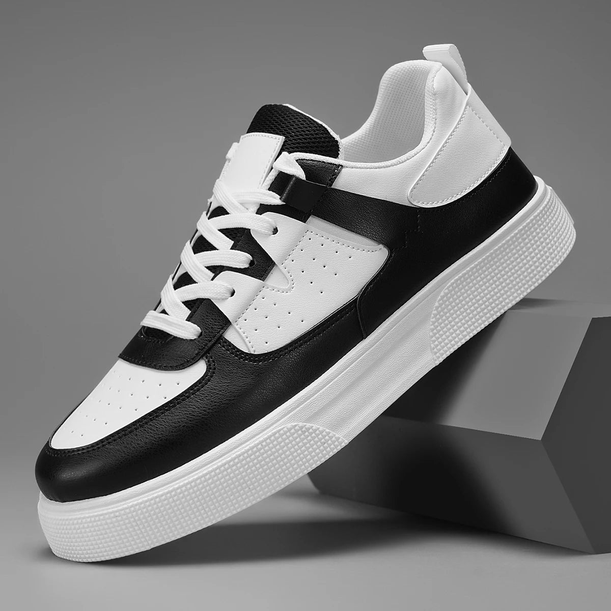 Men's Minimalist White Sneakers – Lightweight Casual Lace-Up