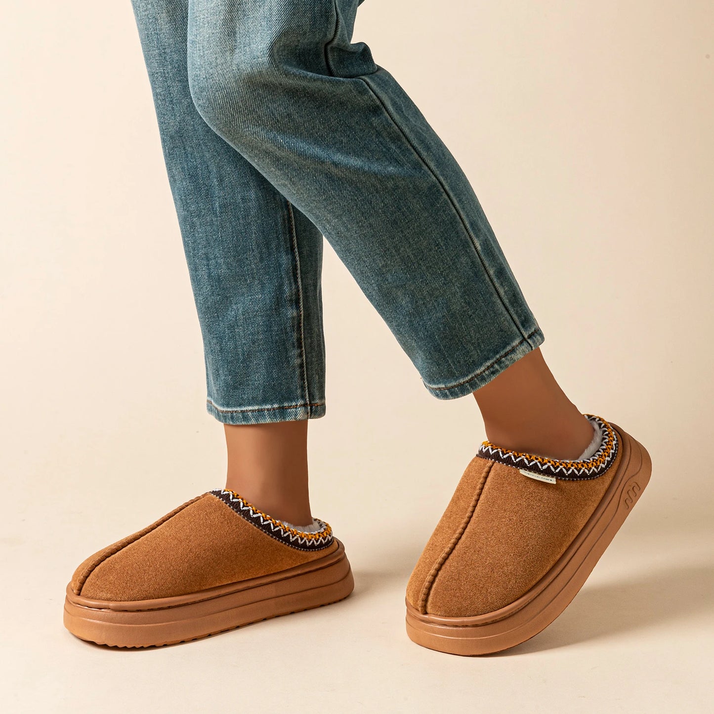 Fleece-Lined Slip-On Slippers – Cozy Indoor & Outdoor House Shoes
