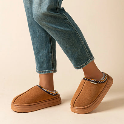 Fleece-Lined Slip-On Slippers – Cozy Indoor & Outdoor House Shoes