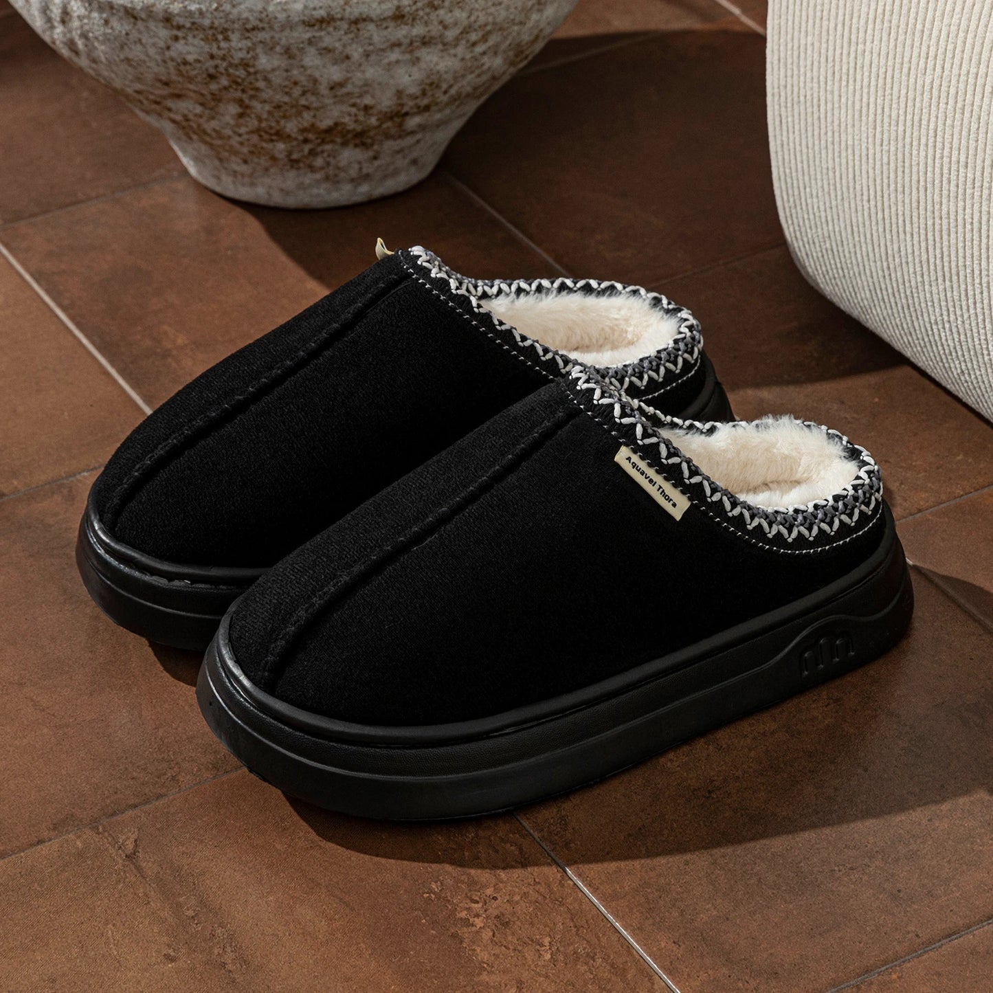 Fleece-Lined Slip-On Slippers – Cozy Indoor & Outdoor House Shoes