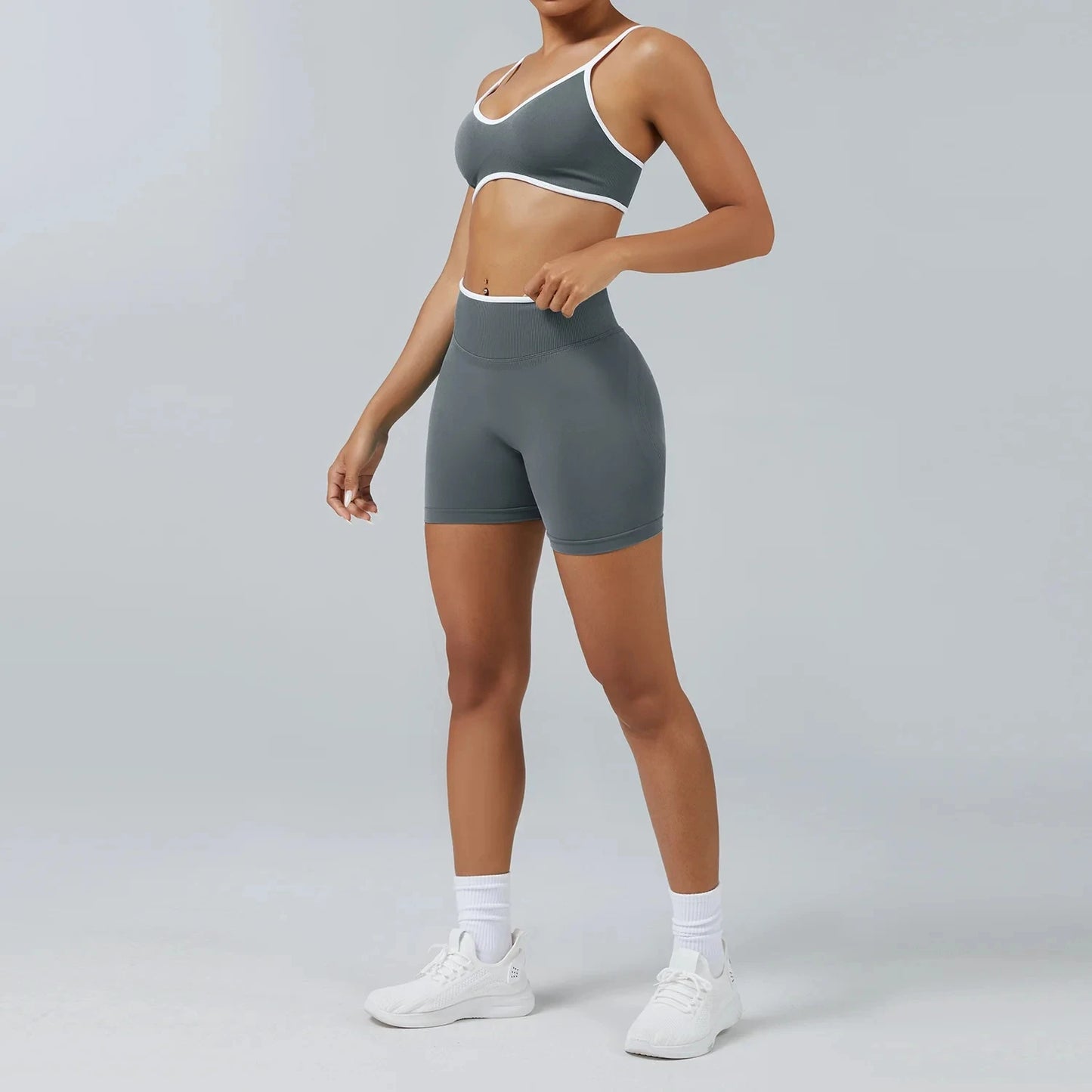Seamless 2-Piece Yoga Set – Crop Top Sports Bra & High-Waist Shorts for Women
