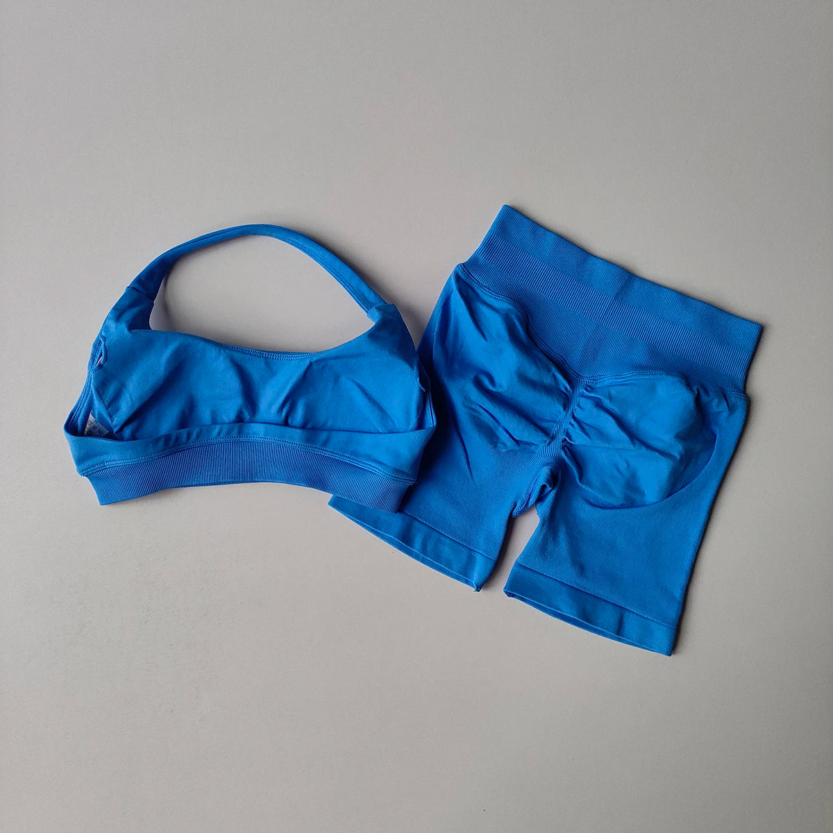 2-Piece Seamless Yoga Set – Women's Halter Sports Bra & Shorts