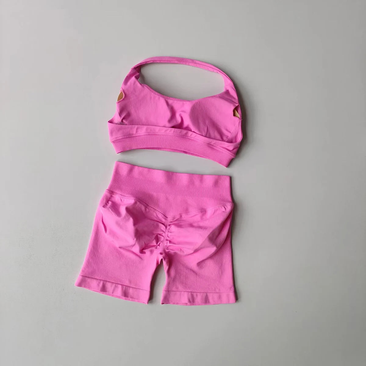 2-Piece Seamless Yoga Set – Women's Halter Sports Bra & Shorts