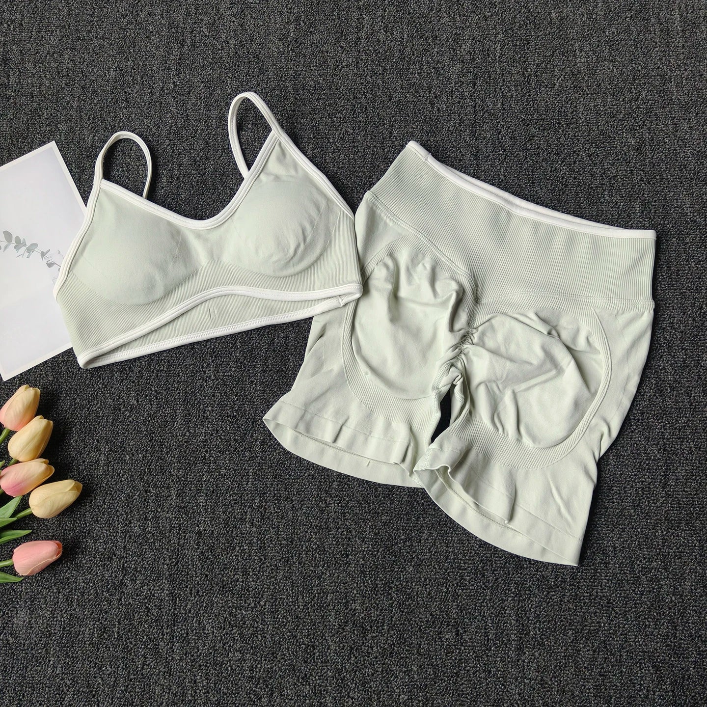 Seamless Yoga Set Women 2-Piece Sports Bra & Booty Shorts