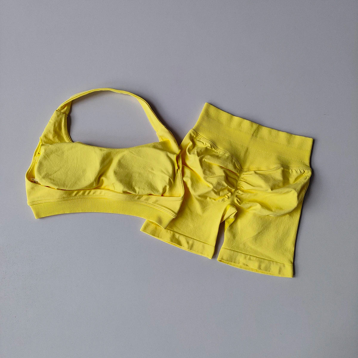 2-Piece Seamless Yoga Set – Women's Halter Sports Bra & Shorts