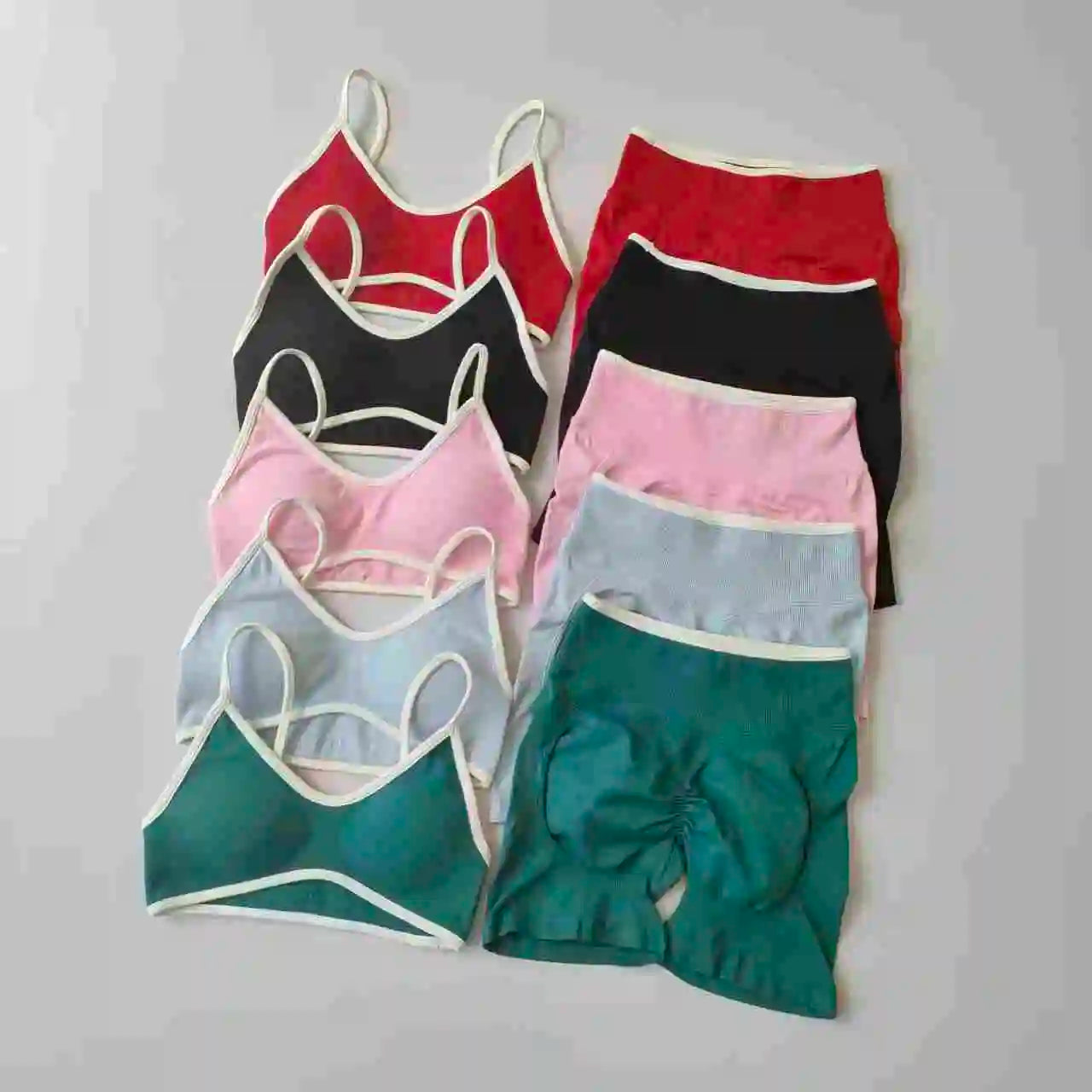 Seamless 2-Piece Yoga Set – Crop Top Sports Bra & High-Waist Shorts for Women
