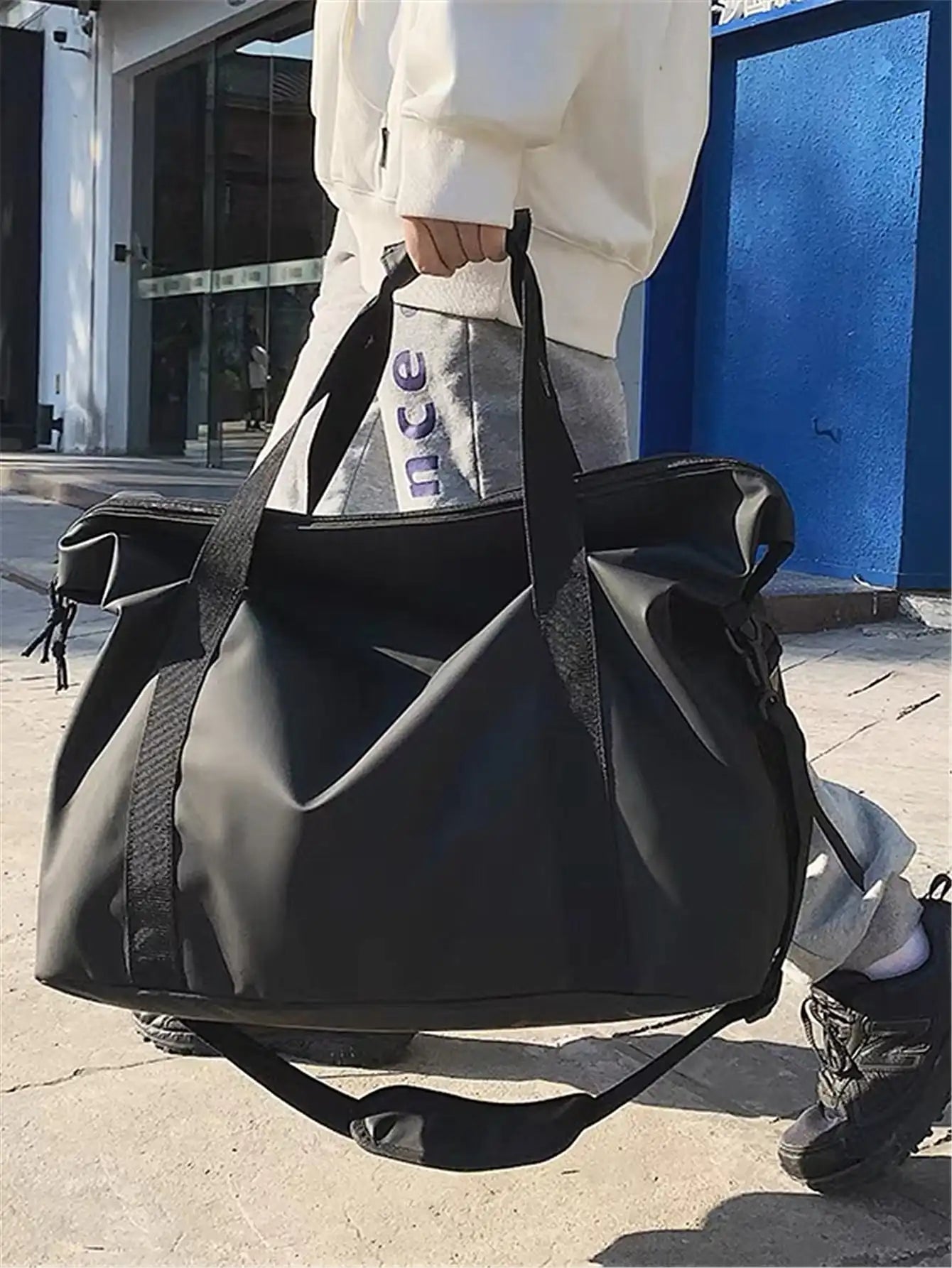Large Capacity Duffle Bag – Lightweight Sports & Travel Luggage Bag